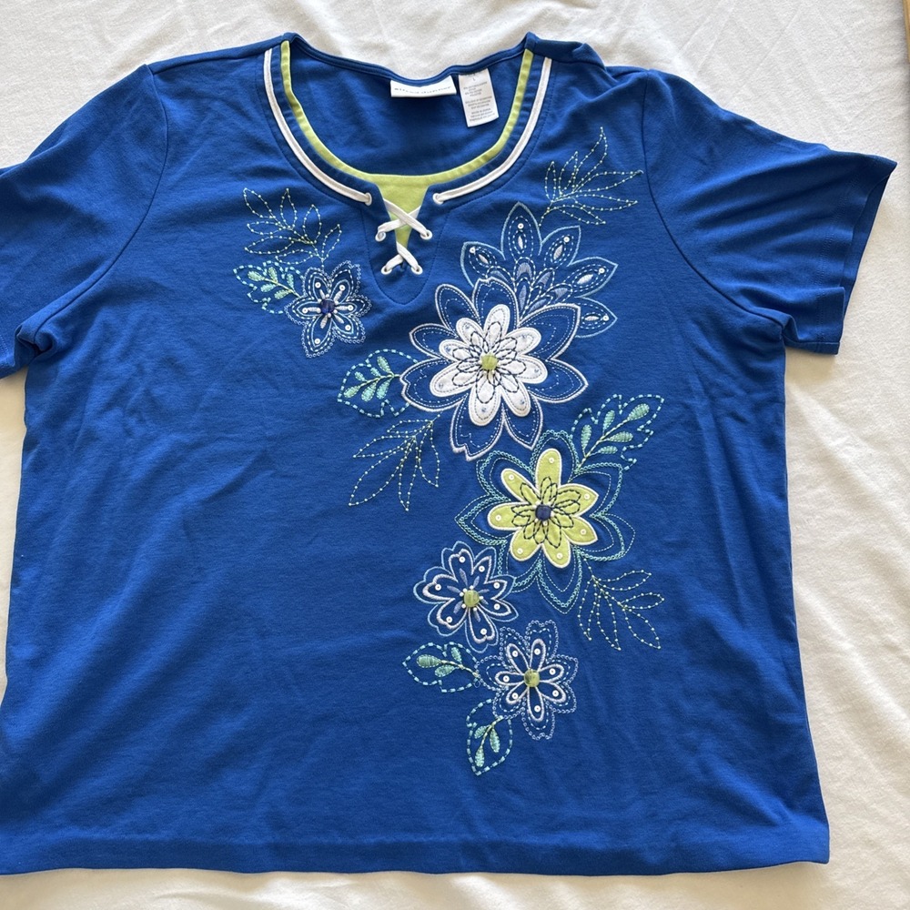 ALFRED DUNNER Embroidered Sequin Floral Tie Front Scoop Neck Top Blue Size L
